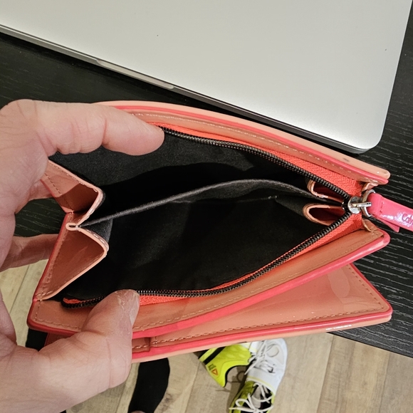 Calvin Klein bright pink wallet - Picture 6 of 8